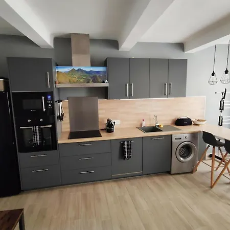 Au Centre De Sanary, A 50m Du Port Dans Magnifique Rue Pietonne * Sanary-sur-Mer