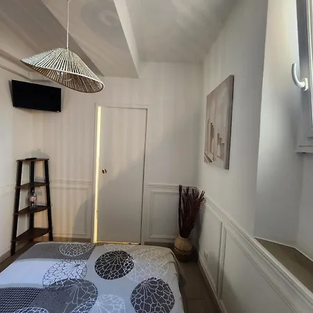 Au Centre De Sanary, A 50m Du Port Dans Magnifique Rue Pietonne * Sanary-sur-Mer
