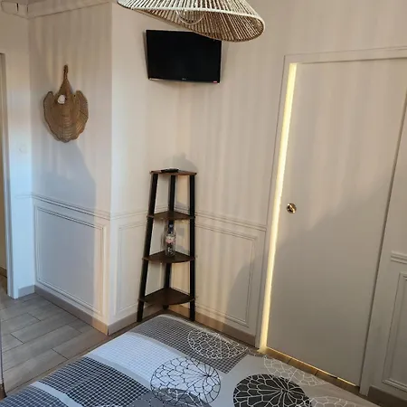 Au Centre De Sanary, A 50m Du Port Dans Magnifique Rue Pietonne