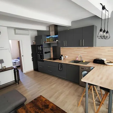 Au Centre De Sanary, A 50m Du Port Dans Magnifique Rue Pietonne * Sanary-sur-Mer