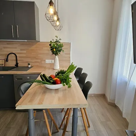 Au Centre De Sanary, A 50m Du Port Dans Magnifique Rue Pietonne * Sanary-sur-Mer